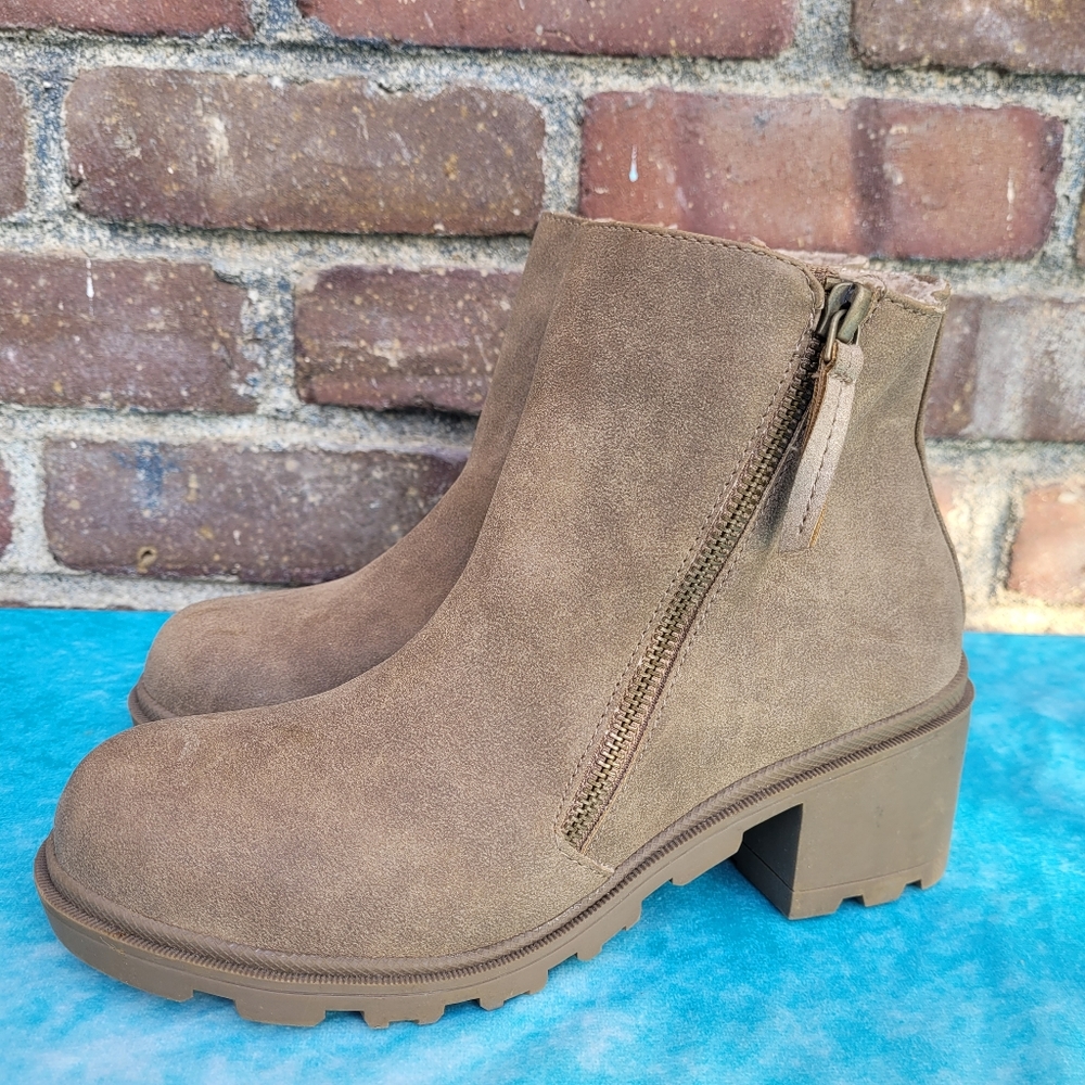 Pop Girls Kid Flossie Taupe  Block Heel Booties Sz 4